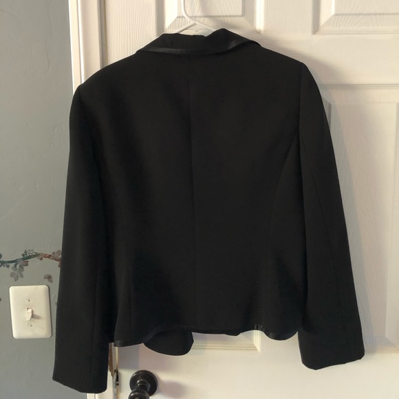 Blazer - Picture 2 of 5